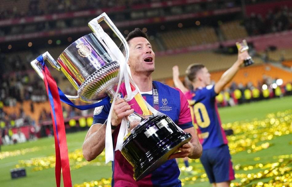 三连杀皇马，巴萨国王杯夺冠，再赢皇马一场，三冠王妥了