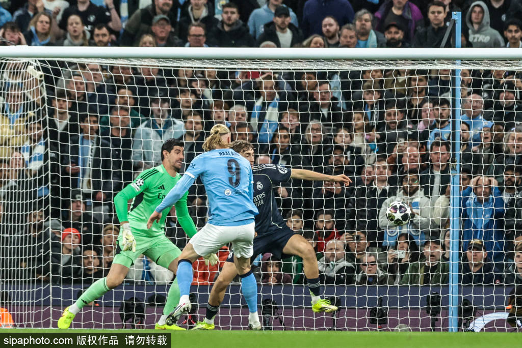 阿诺德赛后疑似模仿多库盘带，引发皇马球迷热议他的未来